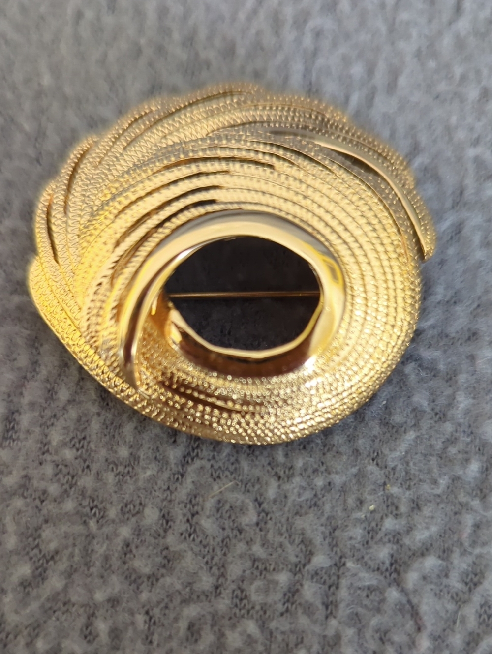 Monet Vintage Gold Tone Brooch. Mirador